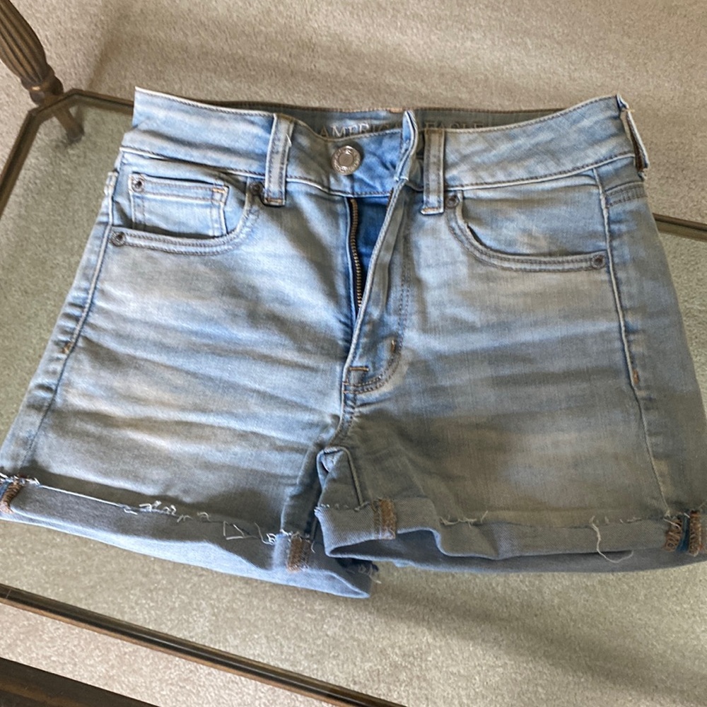 American Eagle size 2 faded distressed jean shorts